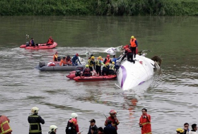 TransAsia Plane Carrying 58 Passengers Crashes Into River in Taiwan - V?DEO
